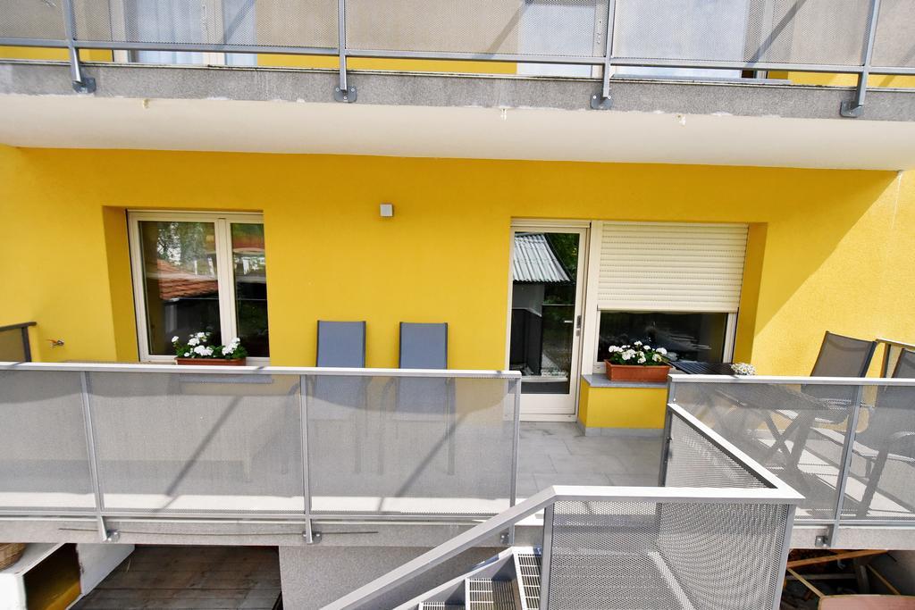 Apartment And Rooms Hisa Sonca كوباريد الغرفة الصورة