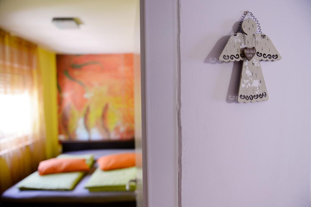 Apartment And Rooms Hisa Sonca كوباريد الغرفة الصورة
